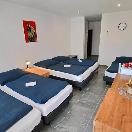 Na Zemplinskej Sirave Az Pre 35 Ludi *