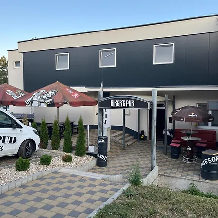 Na Zemplinskej Sirave Az Pre 35 Ludi Kaluža